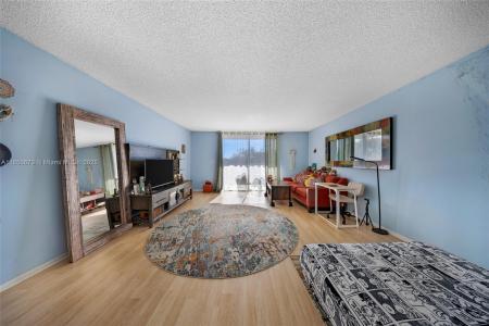 12500 NE 15th Ave 312, North Miami, Florida 33161, USA