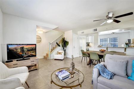 345 Virginia St, Hollywood, Florida 33019, USA
