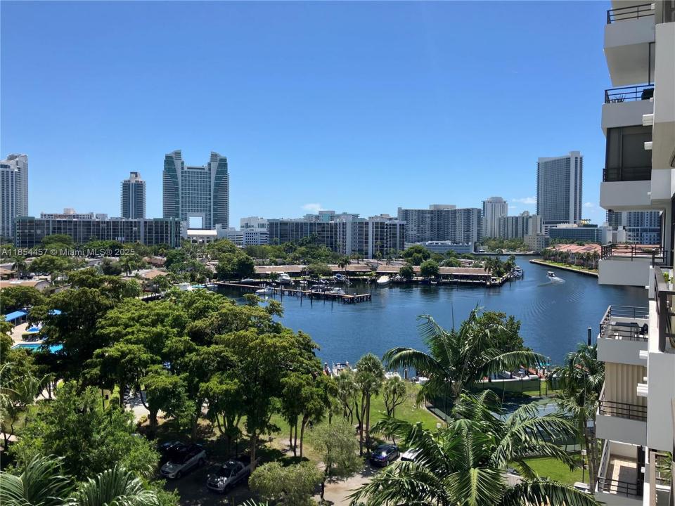 500 Three Islands Blvd 521, Hallandale Beach, Florida 33009, Estados Unidos