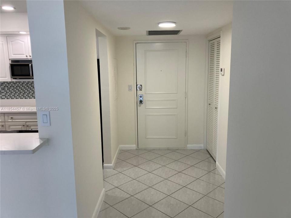 500 Three Islands Blvd 521, Hallandale Beach, Florida 33009, Estados Unidos