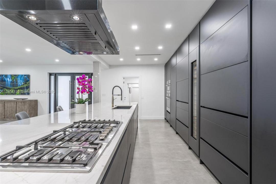 1331 97th St, Bay Harbor Islands, 佛罗里达州 33154, 美国