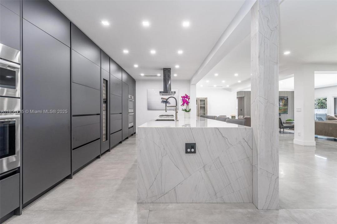 1331 97th St, Bay Harbor Islands, 佛罗里达州 33154, 美国
