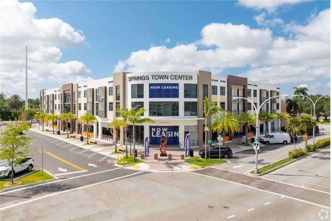 1 Curtiss Pkwy 215, Miami Springs, Floryda 33166, USA