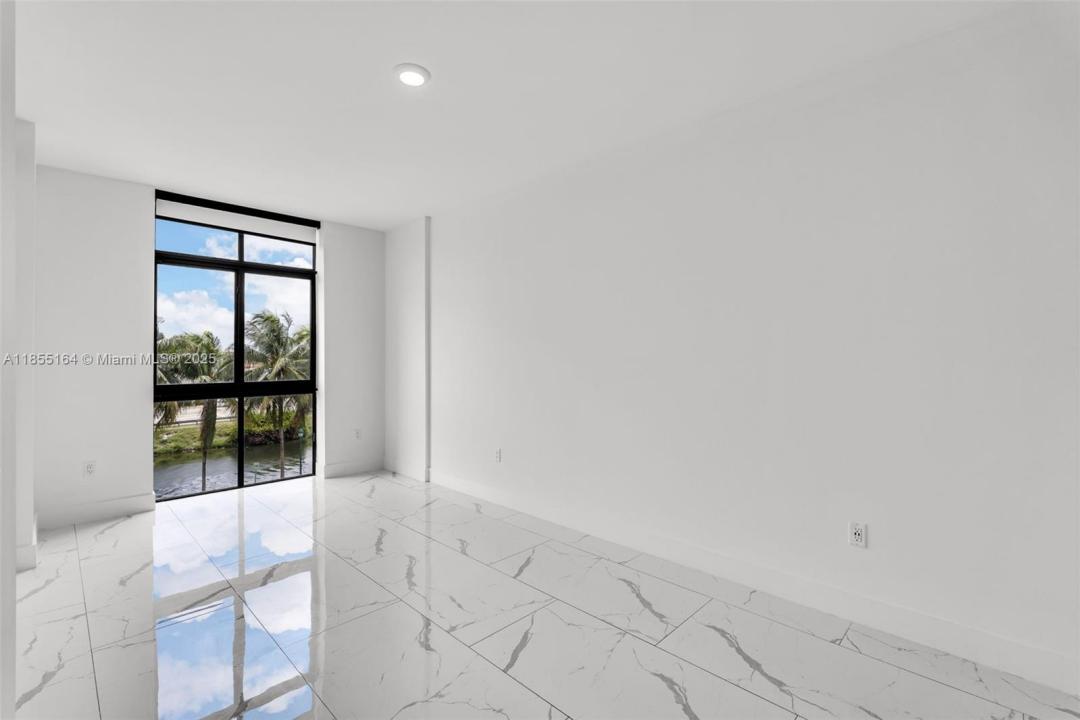1 Curtiss Pkwy 215, Miami Springs, Floryda 33166, USA