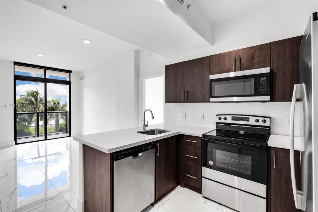 1 Curtiss Pkwy 215, Miami Springs, Floryda 33166, USA