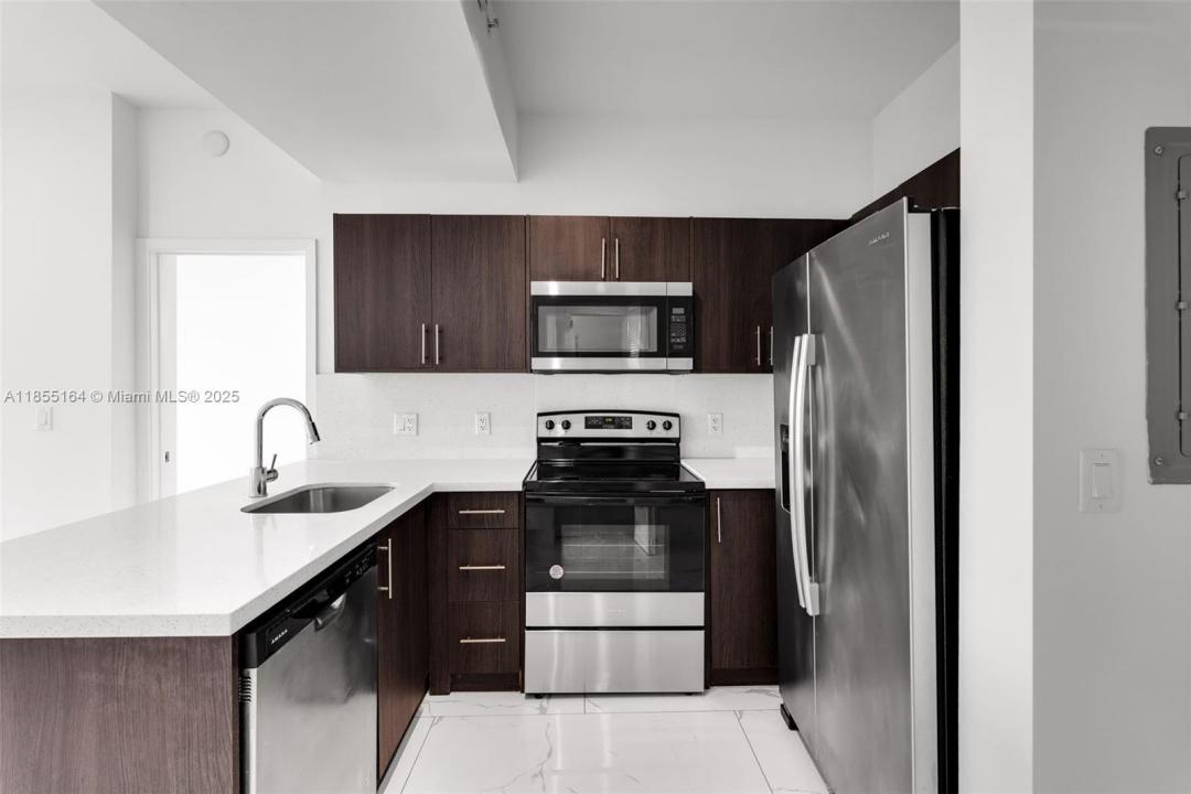1 Curtiss Pkwy 215, Miami Springs, Floryda 33166, USA