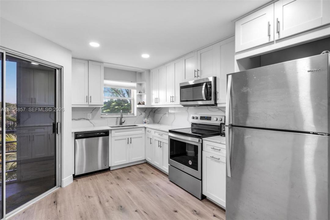 3524 Via Poinciana 302, Lake Worth, Floryda 33467, USA