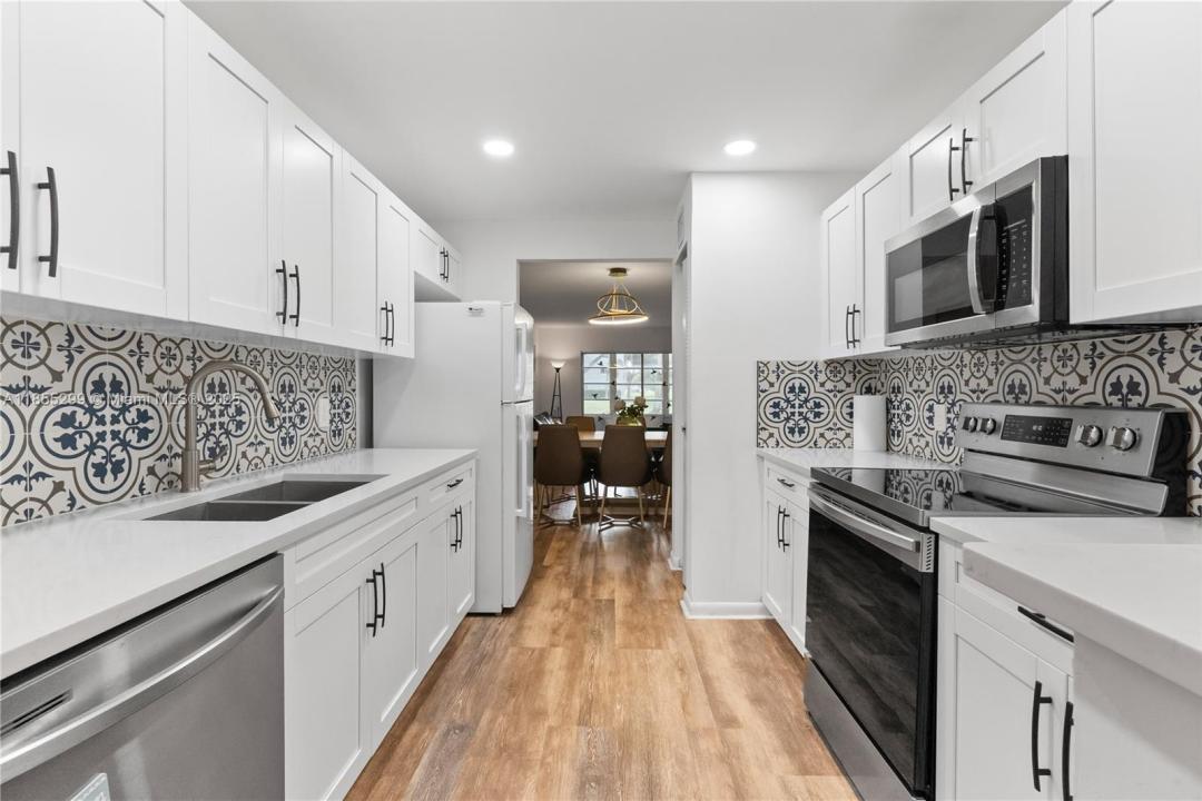12750 SW 4th Ct 105J, Pembroke Pines, Florida 33027, HOA KỲ