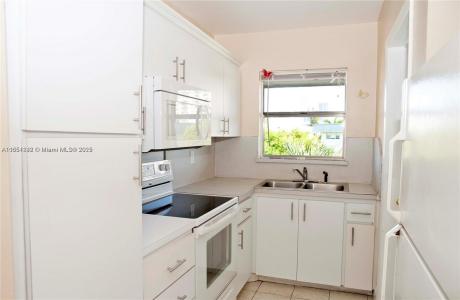 270 Layne Blvd 305, Hallandale Beach, Florida 33009, USA