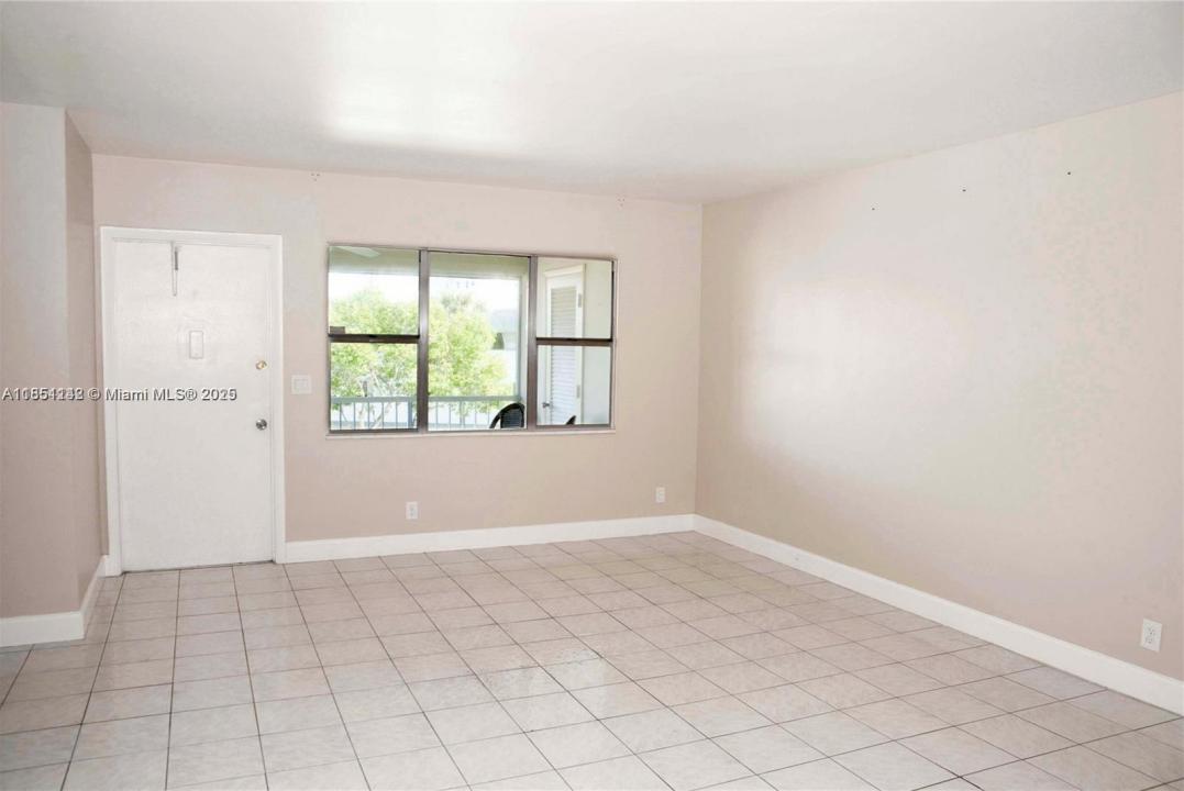 270 Layne Blvd 305, Hallandale Beach, 佛罗里达州 33009, 美国
