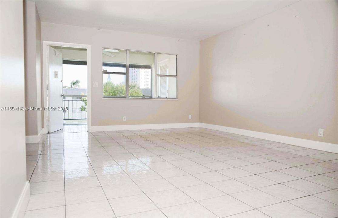 270 Layne Blvd 305, Hallandale Beach, 佛罗里达州 33009, 美国