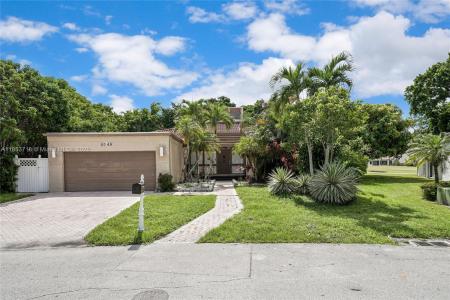 8049 Buttonwood Cir, Tamarac, Florida 33321, USA
