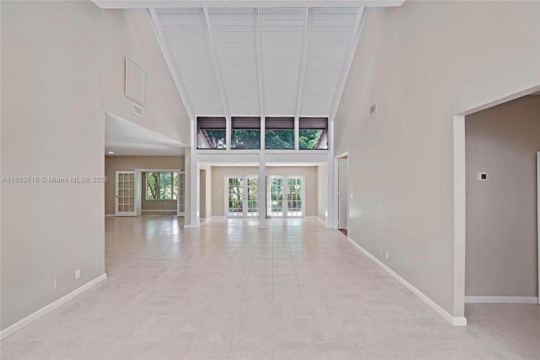 8049 Buttonwood Cir, Tamarac, Florida 33321, HOA KỲ