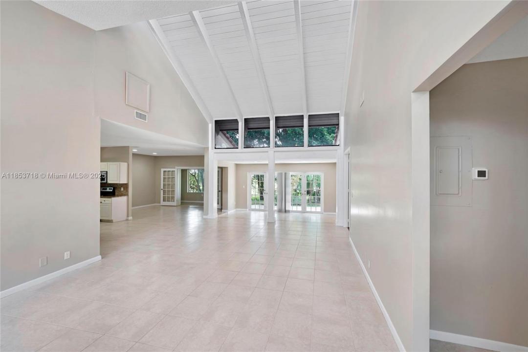 8049 Buttonwood Cir, Tamarac, Florida 33321, HOA KỲ