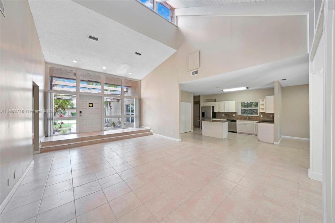 8049 Buttonwood Cir, Tamarac, Florida 33321, HOA KỲ