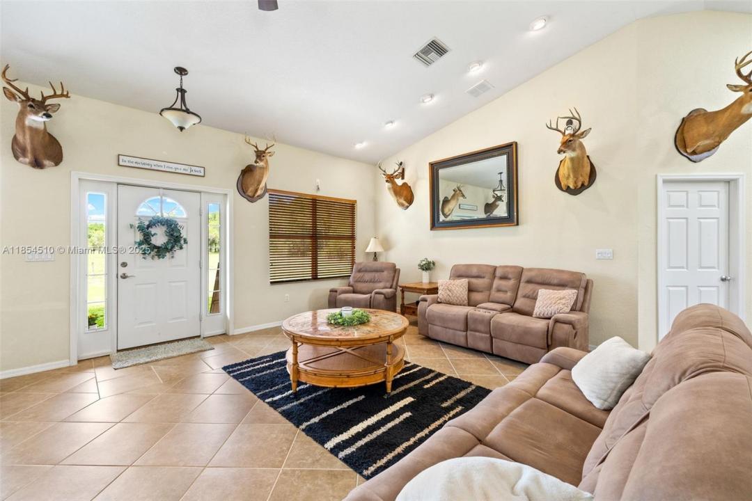 99 TRADER RD, La Belle, 佛罗里达州 33935, 美国