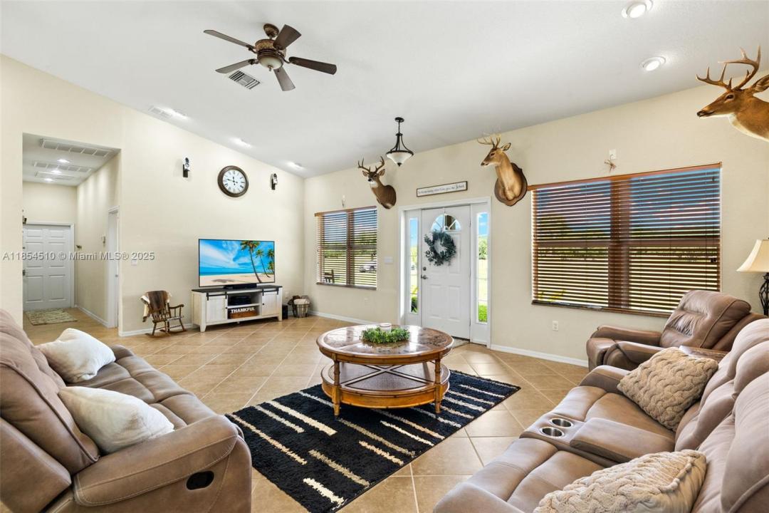 99 TRADER RD, La Belle, 佛罗里达州 33935, 美国