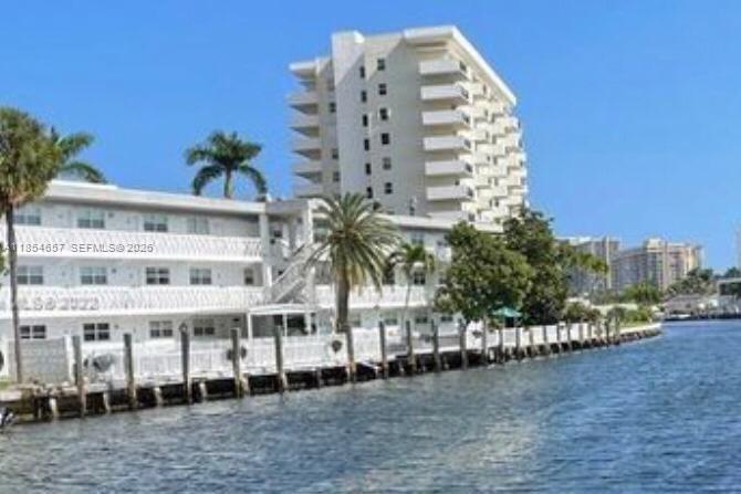 419 Golden Isles Dr 305, Hallandale Beach, Florida 33009, USA