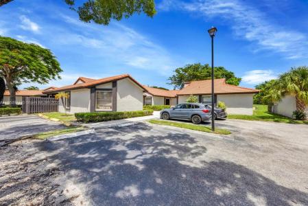 15225 SW 45th Ter F-49, Miami, Florida 33185, USA