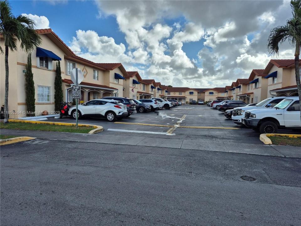 2246 W 74th St 201-10, Hialeah, فلوريدا 33016, الولايات المتحدة