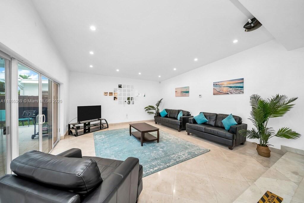 19900 NE 21st Ave, Miami, Floride 33179, États-Unis