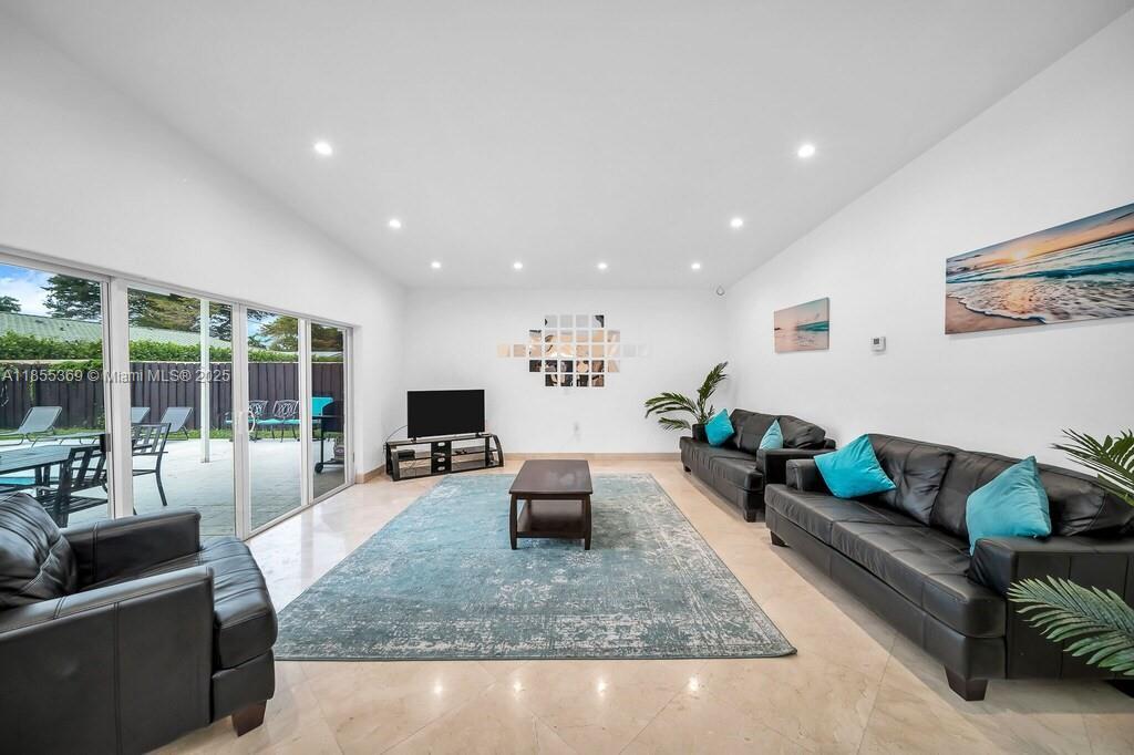 19900 NE 21st Ave, Miami, Floride 33179, États-Unis