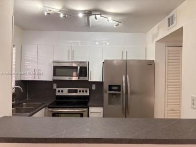 8893 Fontainebleau Blvd 304, Miami, Florida 33172, USA