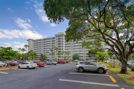 4015 W Palm Aire Dr 506, Pompano Beach, Florida 33069, USA