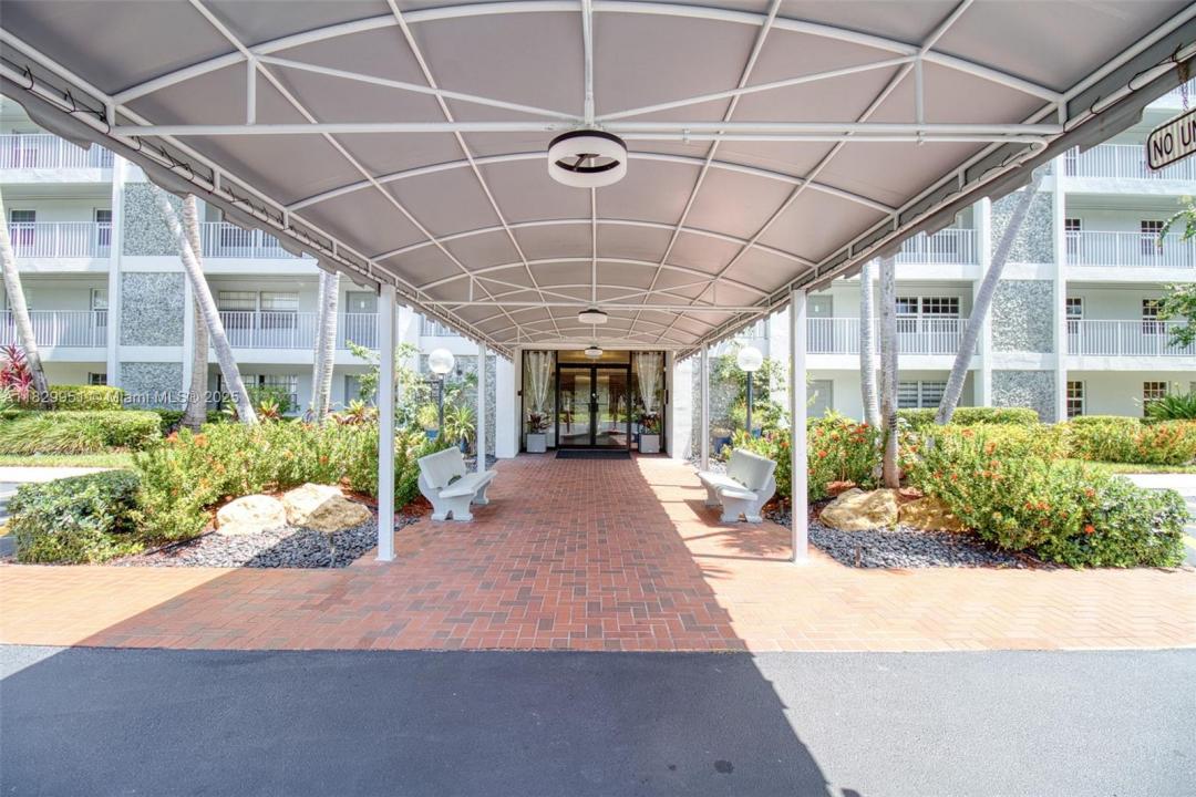 4015 W Palm Aire Dr 506, Pompano Beach, Florida 33069, Estados Unidos