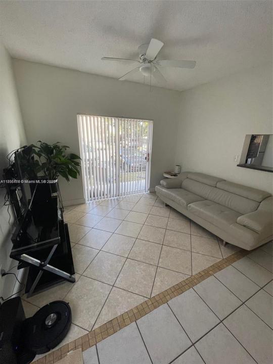 2361 NW 96th Ter 18A, Pembroke Pines, Флорида 33024, Соединенные Штаты