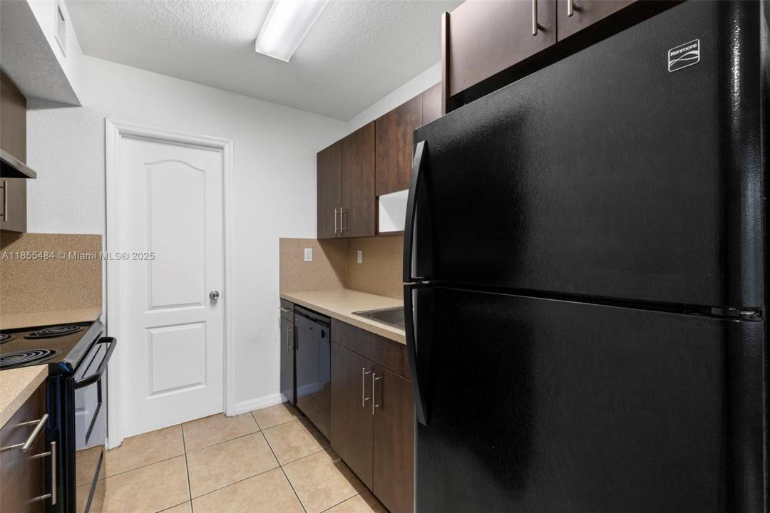 13 S Royal Poinciana Blvd 4, Miami Springs, Florida 33166, Stati Uniti