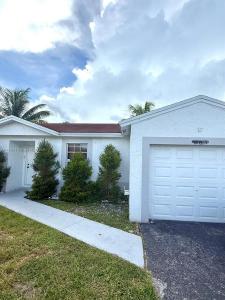 19831 NW 65th Ct, Hialeah, Florida 33015, USA