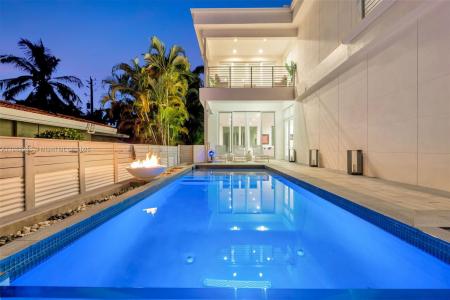 1243 Washington St, Hollywood, Florida 33019, USA