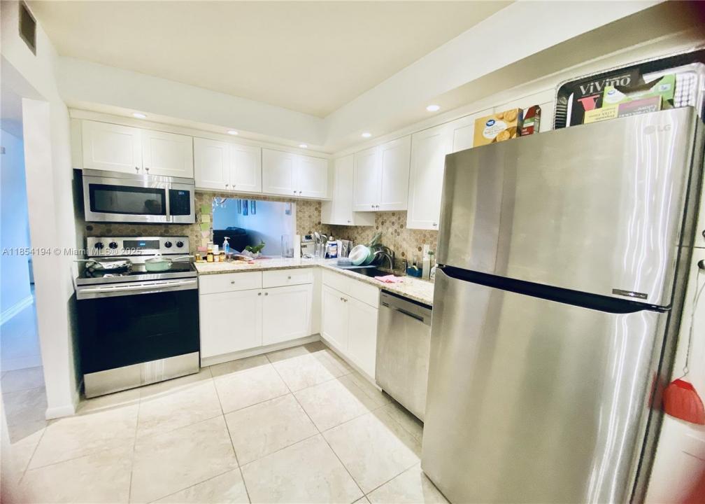 140 Lake Nancy Ln 112, West Palm Beach, Florida 33411, USA