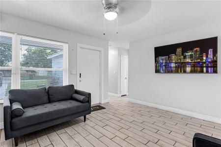 6660 Custer, Hollywood, Florida 33024, USA
