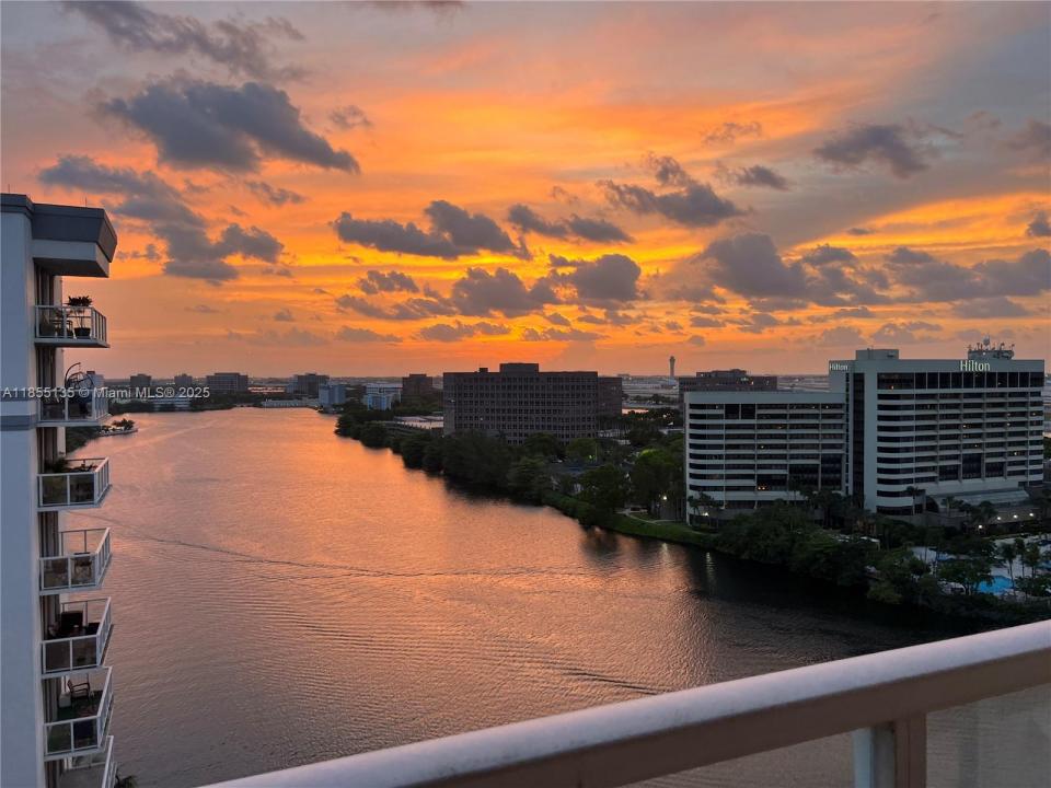 5077 NW 7th St PH 4 (1604), Miami, 플로리다 33126, 미국