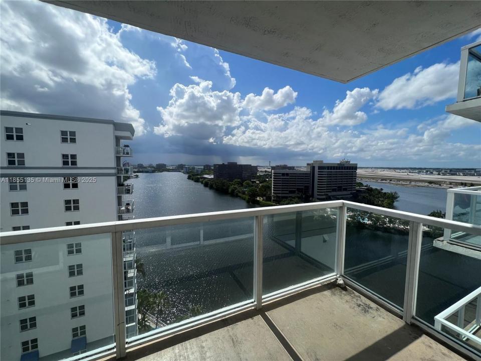 5077 NW 7th St PH 4 (1604), Miami, 플로리다 33126, 미국