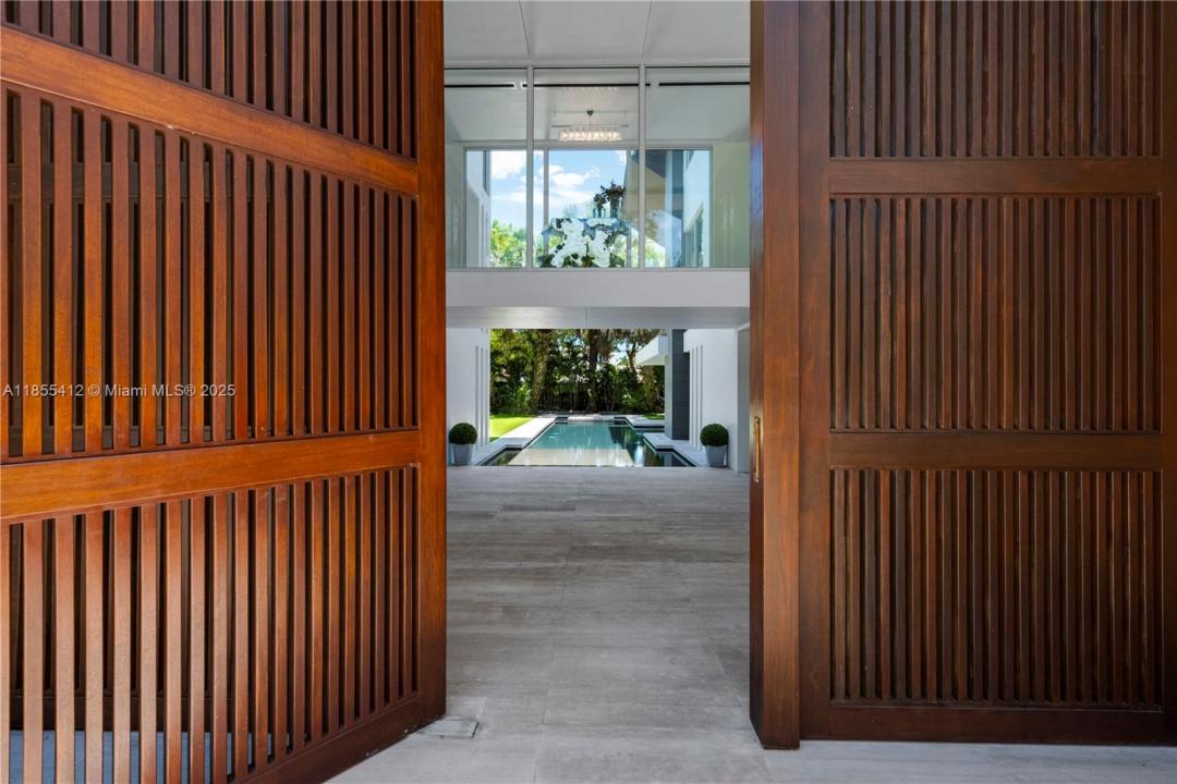 545 SABAL PALM, Key Biscayne, Florida 33149