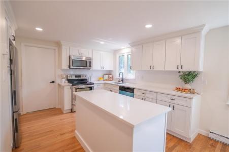 247 Quaker Lane, Scituate, RI 02857, USA