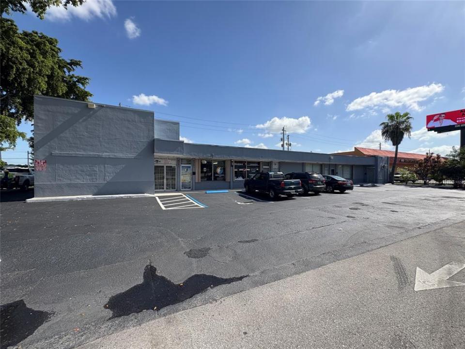 16731 NW 44th Ave, Miami Gardens, Florida 33055, USA