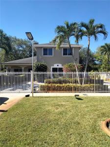 11 NE 151st St, Miami, Florida 33162, USA