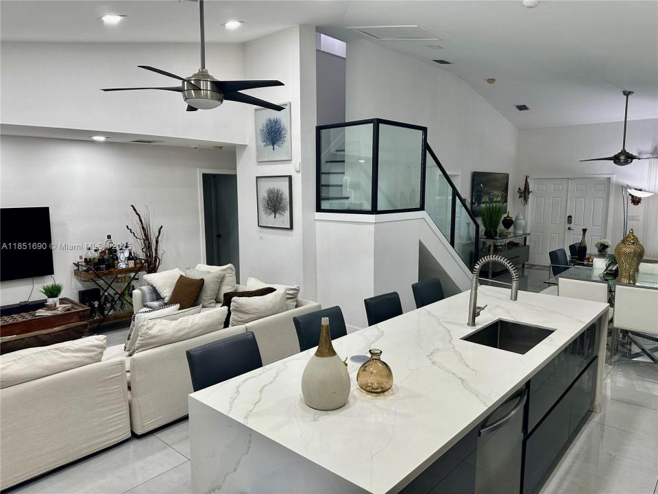 11 NE 151st St, Miami, Florida 33162, Amerika Birleşik Devletleri