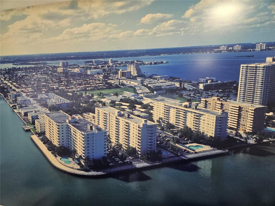 7501 E Treasure Dr 1L, North Bay Village, Flórida 33141, Estados Unidos
