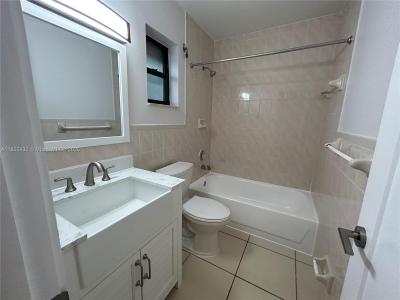 25 W 4th St 103, Hialeah, Florida 33010, USA