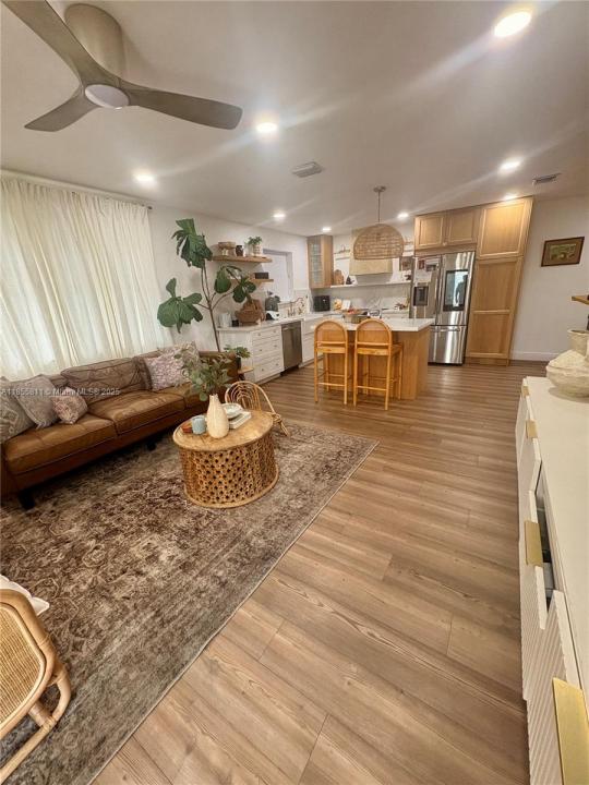 8221 NW South River Dr, Medley, Florida 33166, Estados Unidos