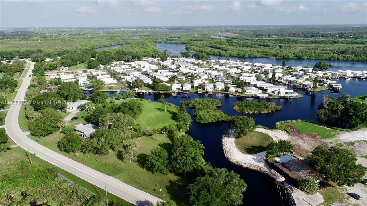 8320 RIVERSIDE DR, Punta Gorda, Florida 33982, USA