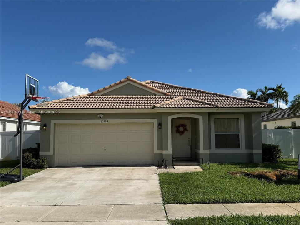 16363 SW 11th St, Pembroke Pines, Florida 33027, USA