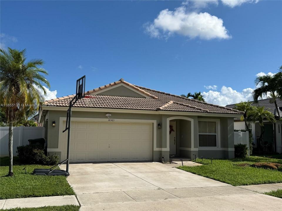 16363 SW 11th St, Pembroke Pines, Florida 33027, USA