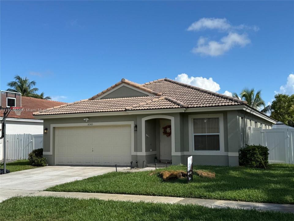 16363 SW 11th St, Pembroke Pines, Florida 33027, USA