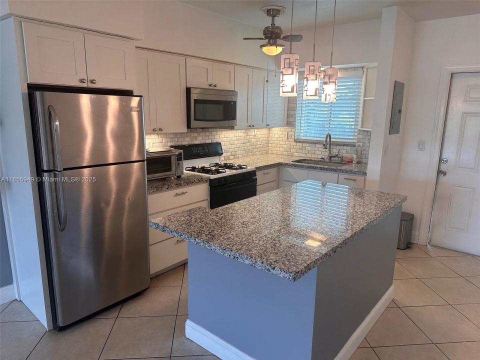 13105 Ixora Ct 200, North Miami, فلوريدا 33181, الولايات المتحدة